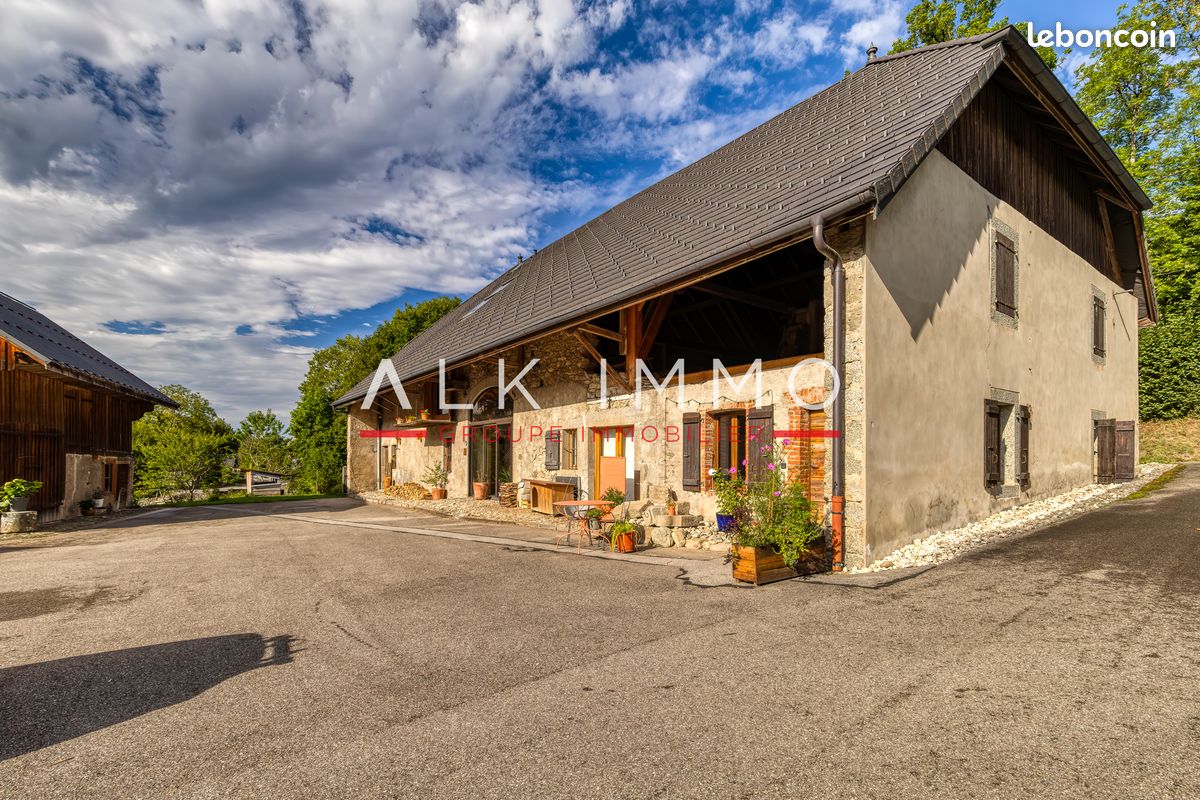 Maison 8 pièces 220 m² · à Fillière · 220 m² · 750 000 €