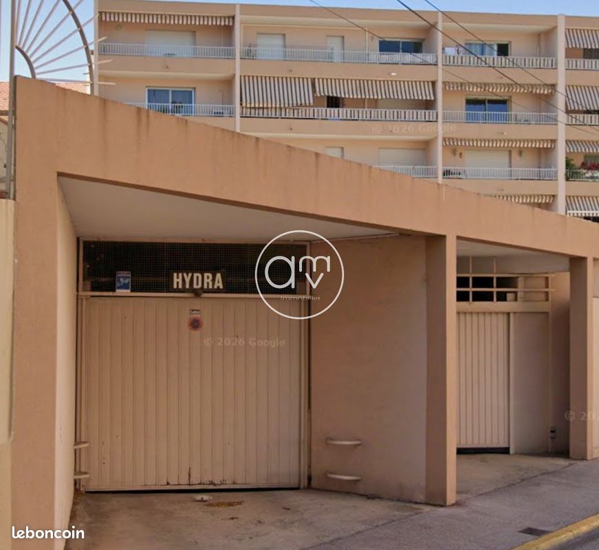 Parking 12 m² · à Hyères · 12 m² · 110 €/mois