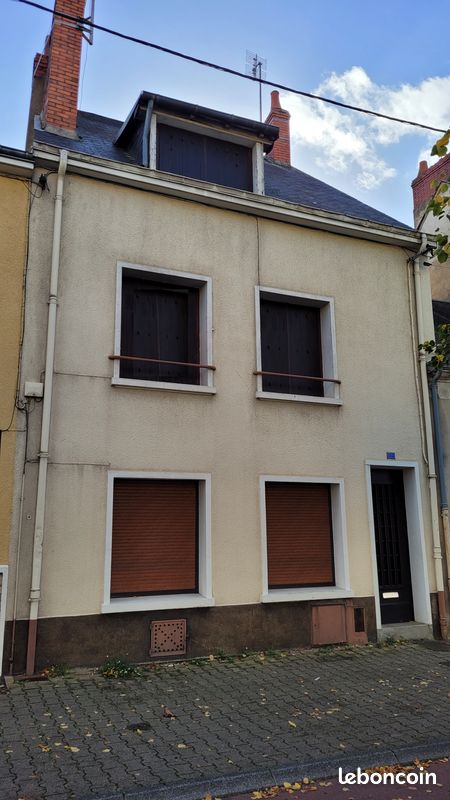 Maison 7 pièces 213 m² · à Châteauroux · 213 m² · 120 000 €