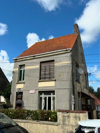 Maison à rénover de 101 m² avec dépendances et jardin