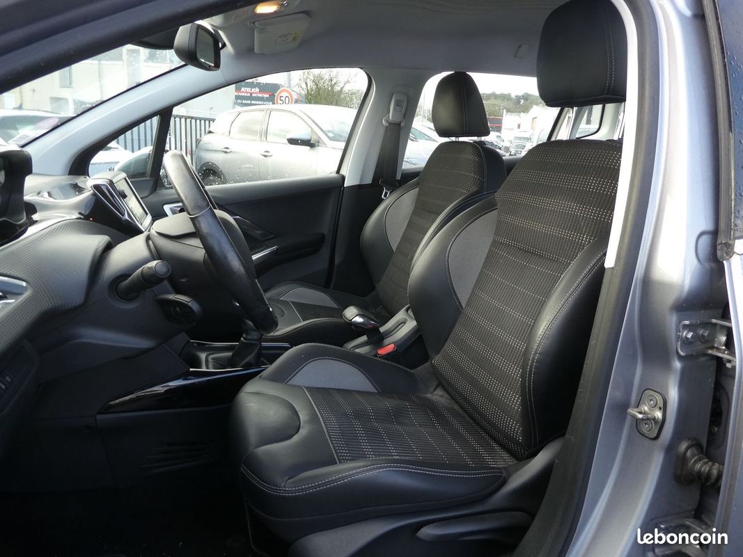 Peugeot 2008 1.2 PURETECH 110CH ALLURE BUSINESS S&S (image 6)