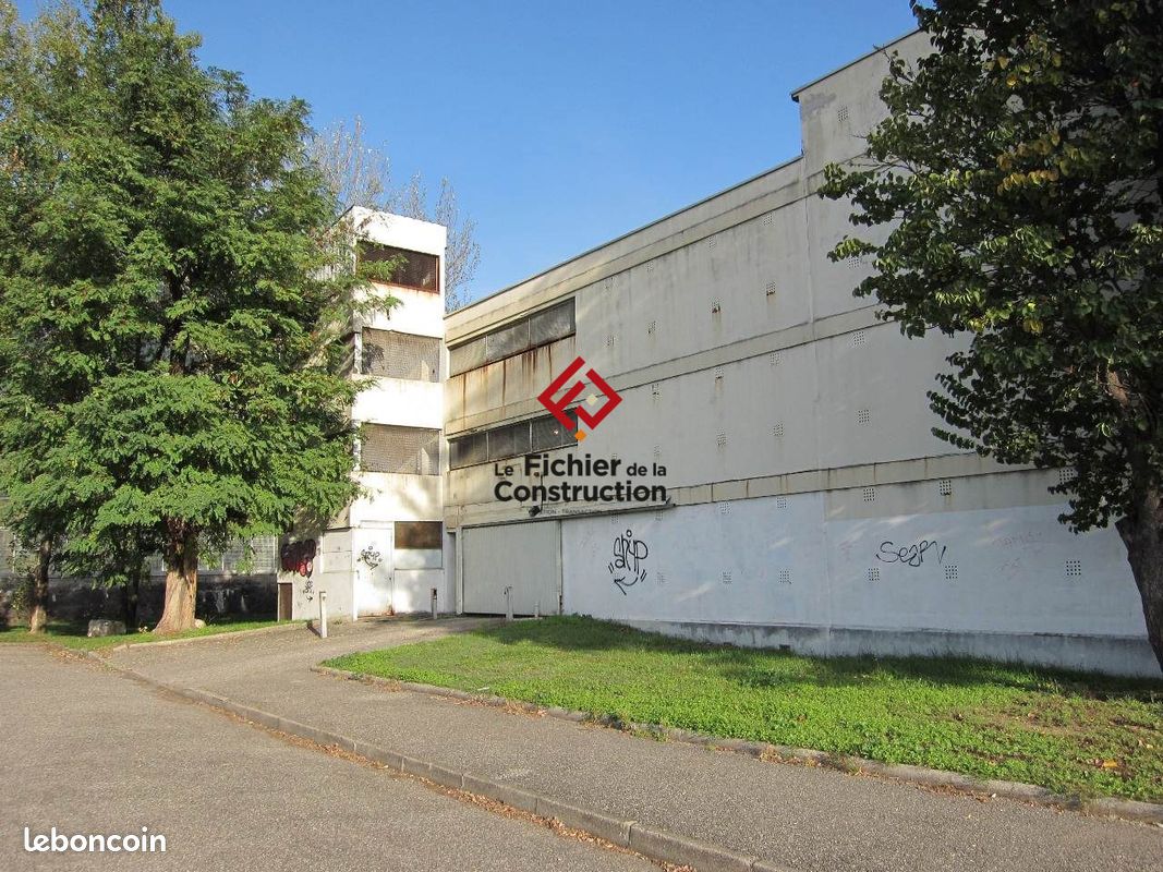 Parking 10 m² · au Pont-de-Claix · 10 m² · 84 €/mois