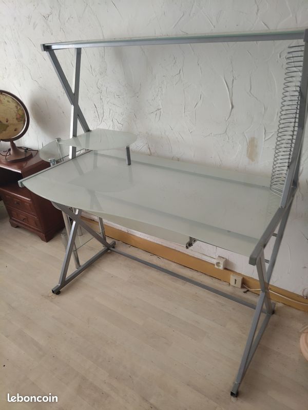 Bureau en verre (image 1)