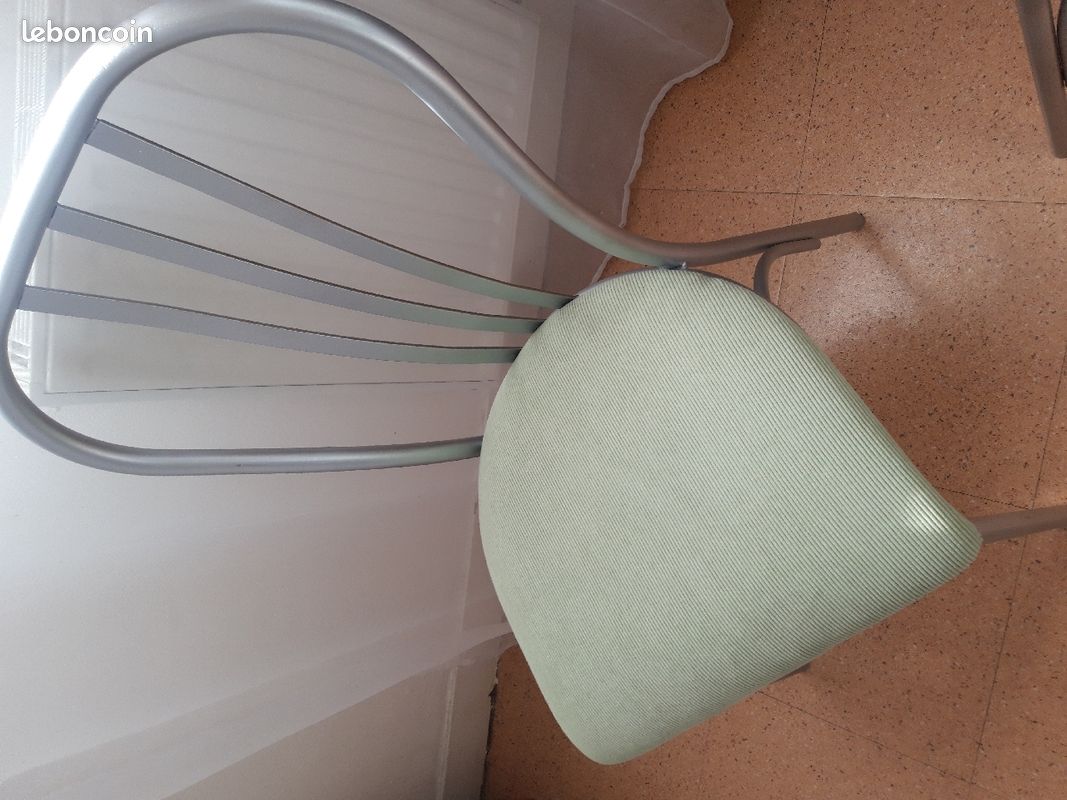 Vends jolie chaise rénovée faire offre (image 1)