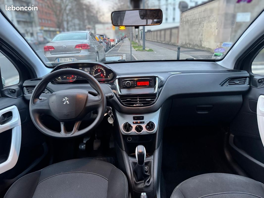 PEUGEOT 208 1.2 VTi 68ch BVM5 Like (image 9)
