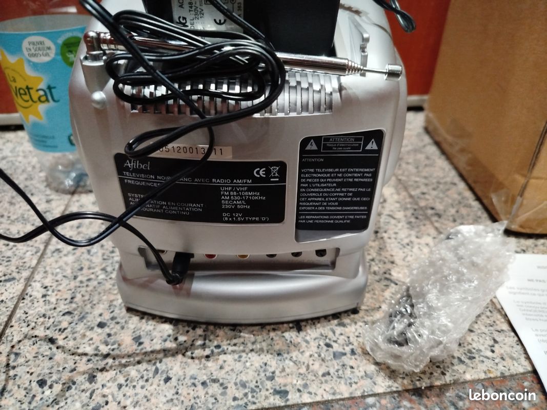 Petite télévision ancienne vintage Sharp rétro années 50 60 (D'occasion) à genève pour CHF 100