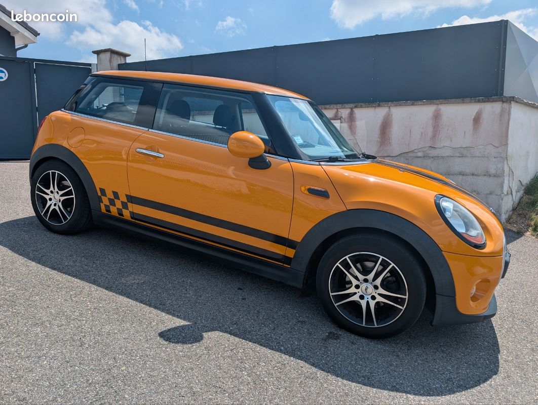🚘Mini mini 1,2 i 102 ch Apple car play / Sièges chauffants / Clim 🚘 (image 4)