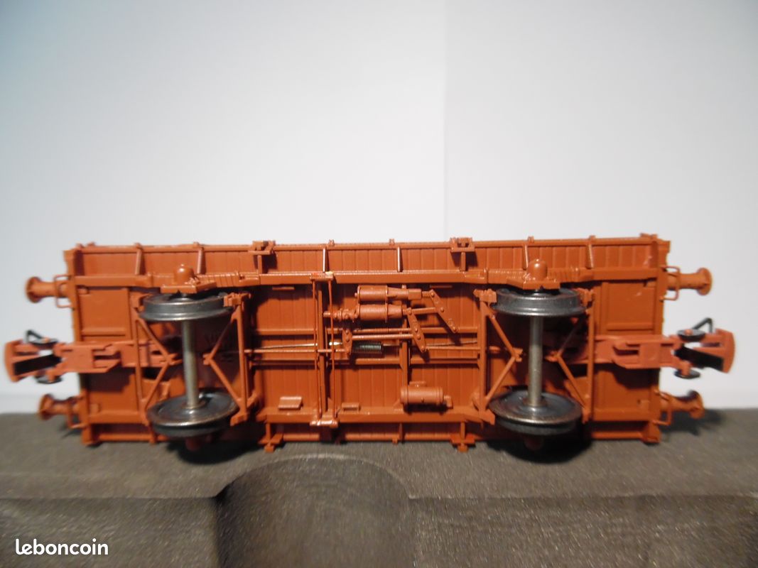 Wagon Plat OCEM 29 – Ree Modeles WB609, échelle HO, époque III, SNCF Brun