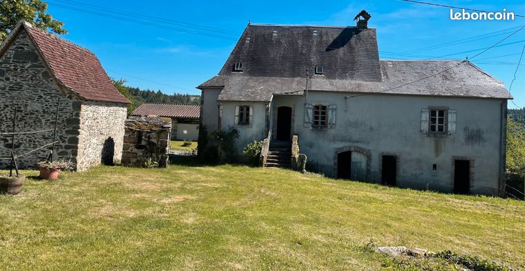 Corps de ferme traditionnel à rénover dans hameau paisible, points de vues magnifiques