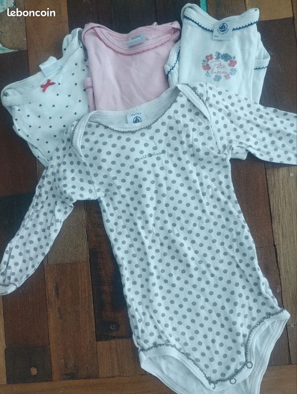Lot 4 bodies 12 mois Petit Bateau manches longues (image 1)