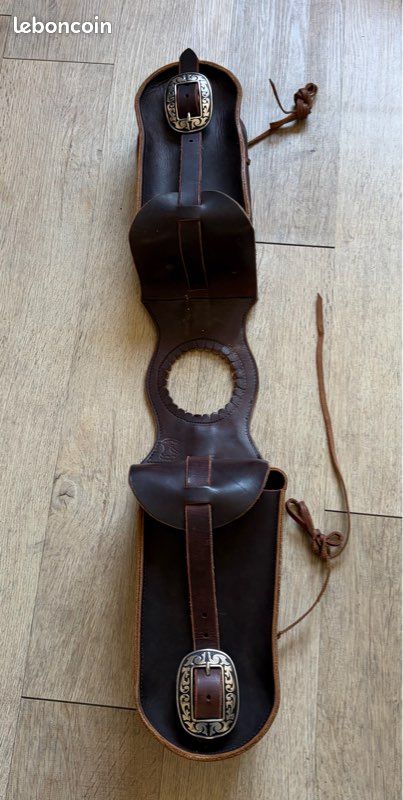 Sacoches De Selle Vintage En Cuir Souple - Avec Fourreau De Fusil Et Harnais Chaîne Hobble