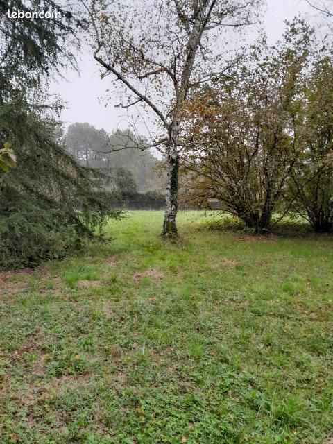 Terrain 750 m² Illats · 70 000 €