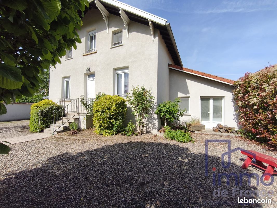 Maison 8 pièces 166 m² · à Saint-Cyprien · 166 m² · 415 000 €