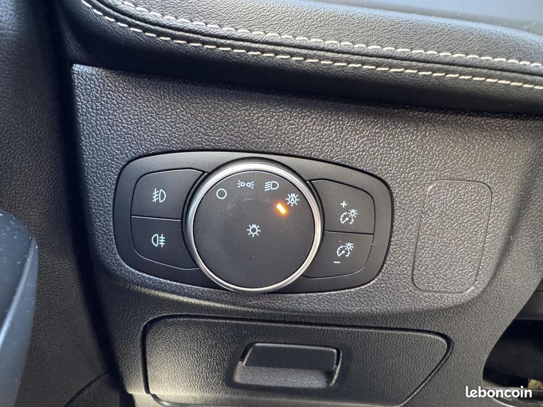 Ford focus sw - vignale 2.0 eco blue 150ch - affichage tete haute - sieges chauffants - regulateur de vitesse (image 22)