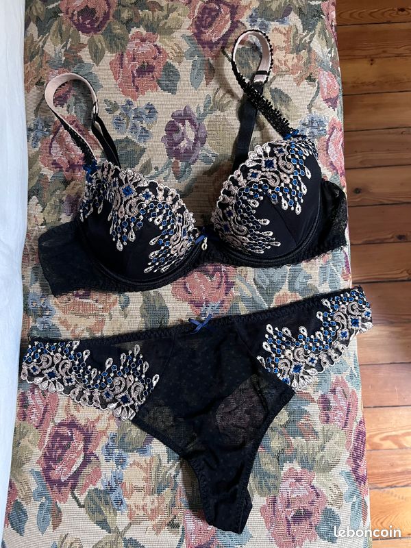 Ensemble Aubade noir dentelle brodée bleu & beige 95A - Bas T3 (image 1)