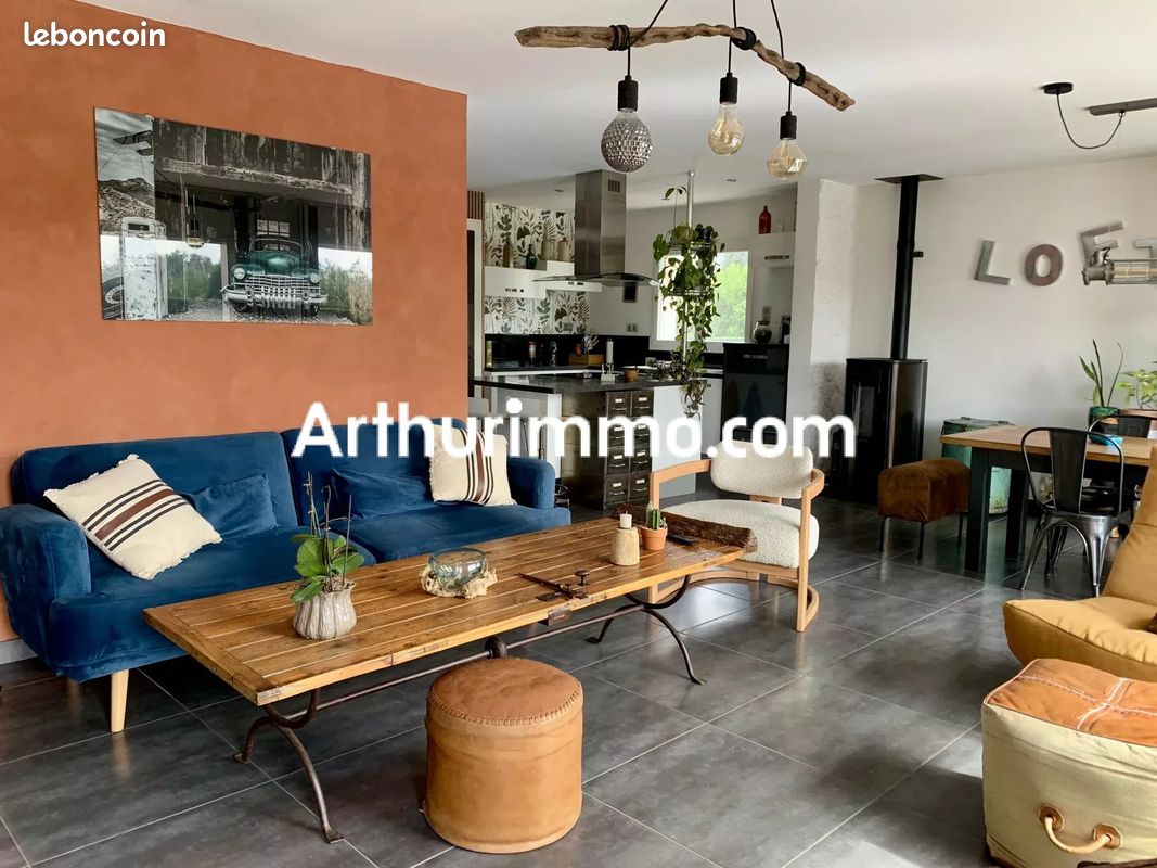 Maison 5 pièces 111 m² · à Montravers · 111 m² · 218 700 €