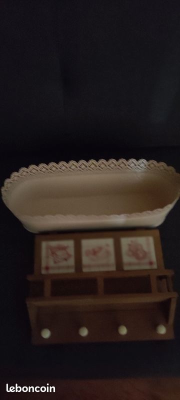 Meuble de cuisine et aussi le corbeille de pain (image 3)