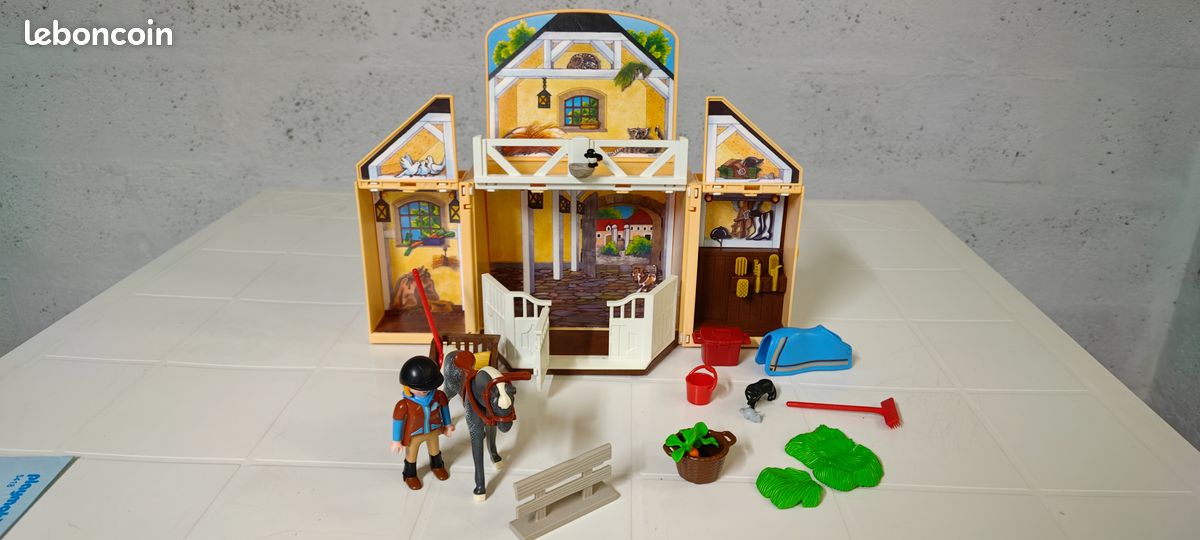 Playmobil Country 5418 - Ecurie transportable (image 3)