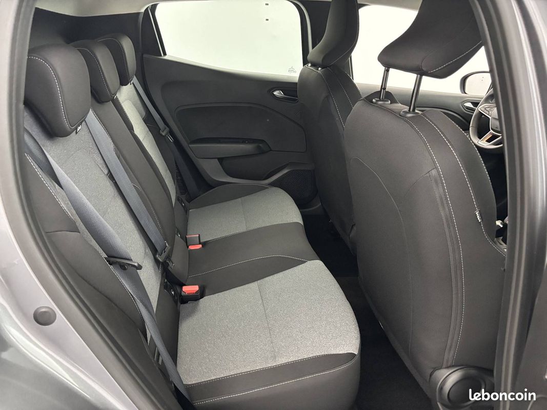 RENAULT Clio E-Tech full hybrid 145 ch GSR2 Evolution (image 16)