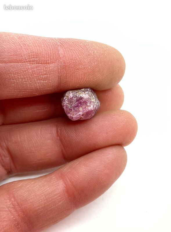 SAPHIR NOIR D'AFRIQUE : 7,55 CARATS ★★ p389.129T