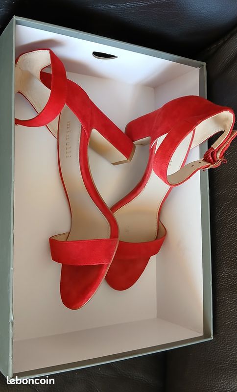 Escarpins Talons Aiguilles Rouges Amira - Taille 40 EU / 7 UK, Avec Bride Cheville, Occasion