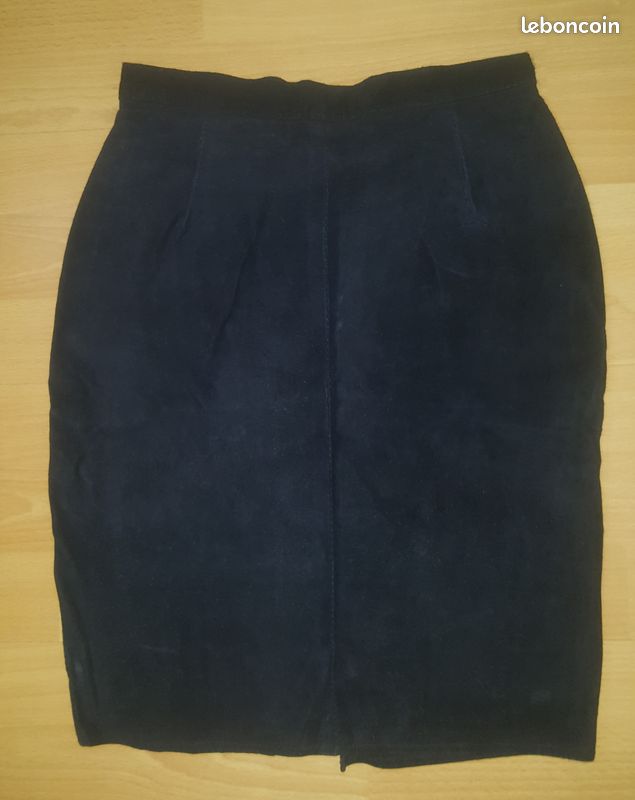 Jupe noire en daim (image 1)