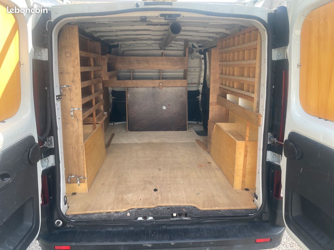 Renault trafic 3 grand confort l2h1 120ch diesel (9 992 HT) (image 10)