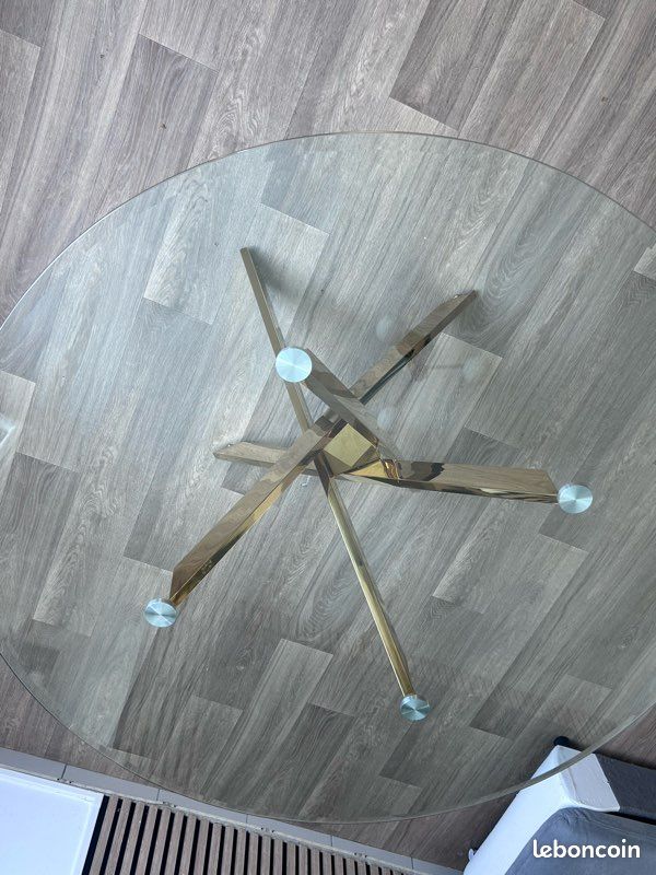 Table ronde en verre pied doré 120 cm (image 2)