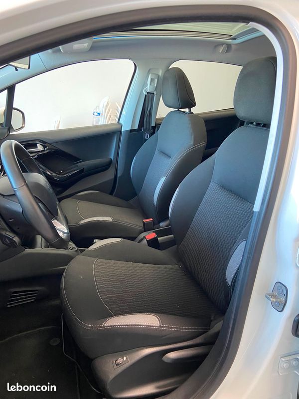 Peugeot 208 1.6 e-hdi 100 cv clim / gps / toit panoramique /radar de recul / PAIEMENT EN 3/4 FOIS SANS FRAIS garantie 3 mois (image 2)