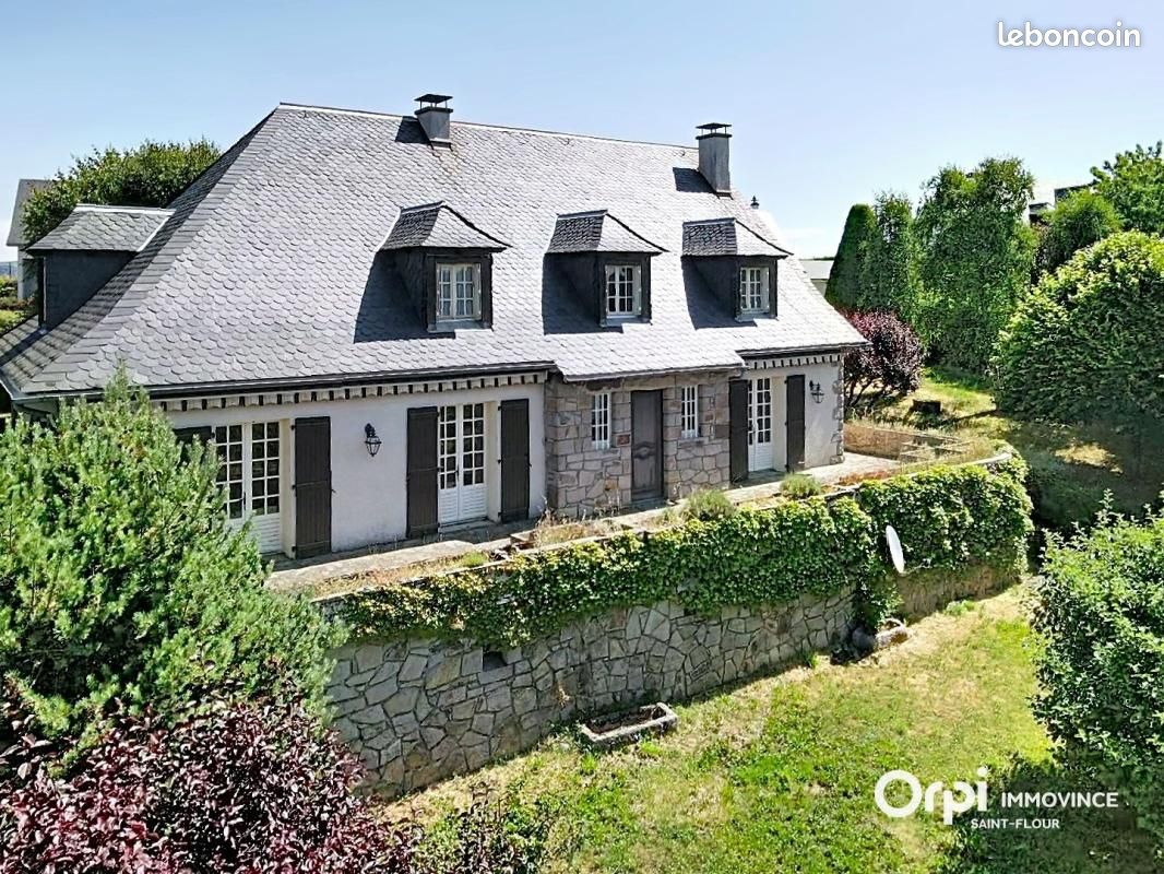 Maison 6 pièces 258 m² · à Saint-Flour · 258 m² · 371 000 €