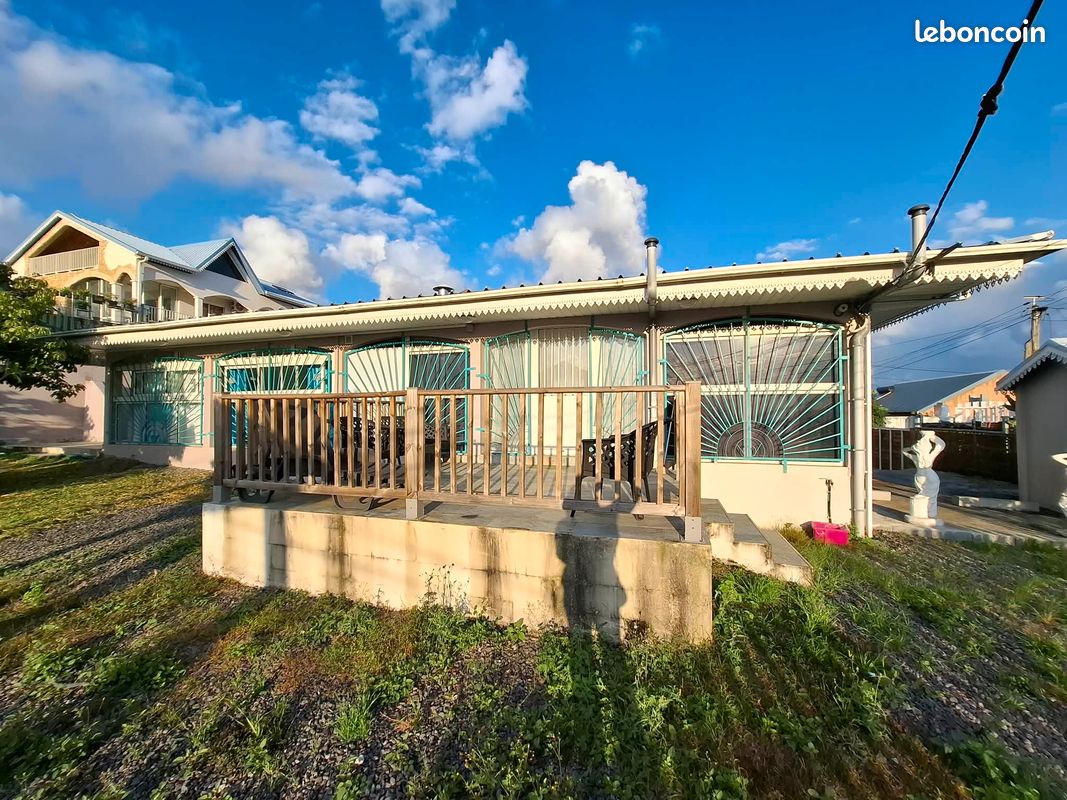 Maison 7 pièces 180 m² · à Le Tampon · 180 m² · 395 000 €