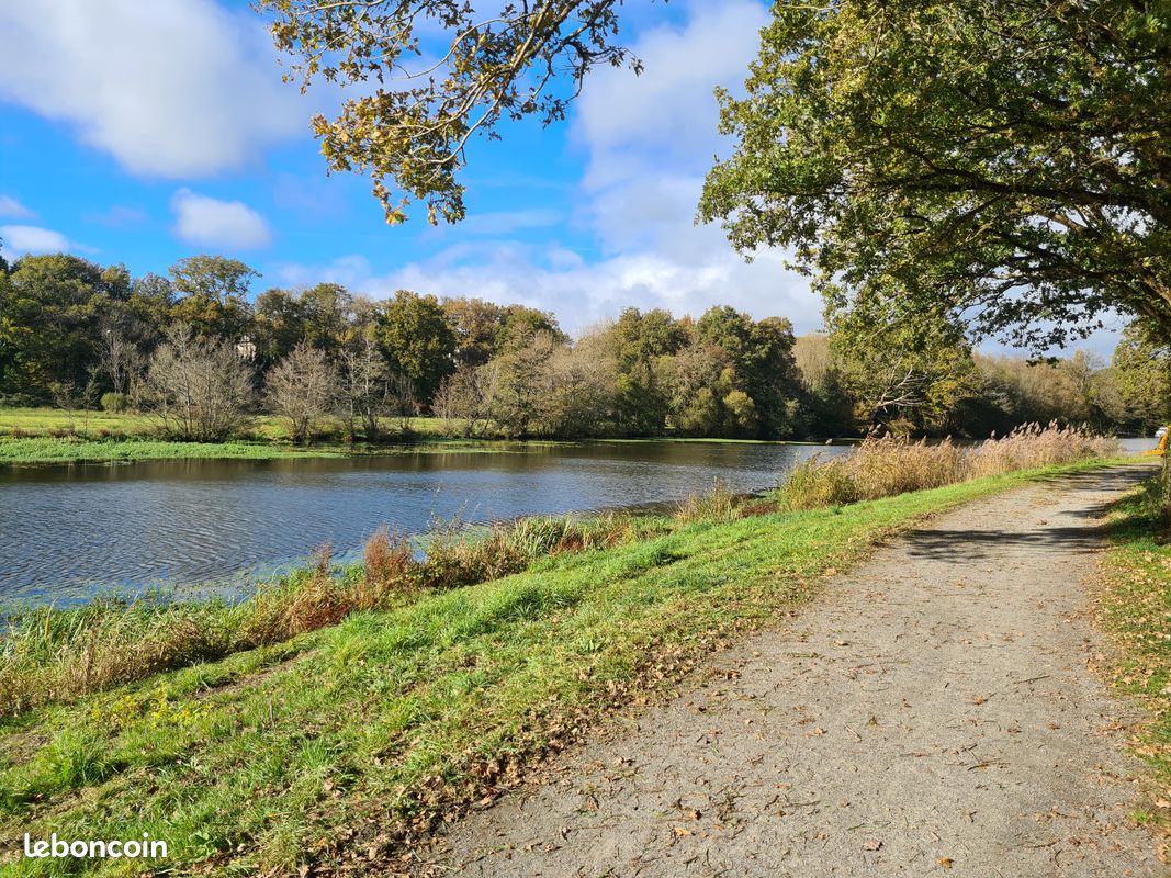 Beau terrain canal Nantes à Brest · à Plessé · 28 000 €