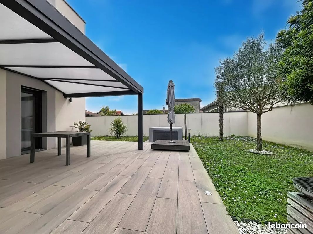 Maison 5 pièces 110 m² · à Chassieu · 110 m² · 549 000 €