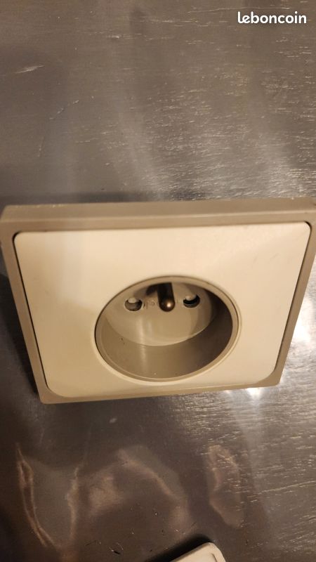 Prise électrique Arnould série 1001 bombé (image 2)