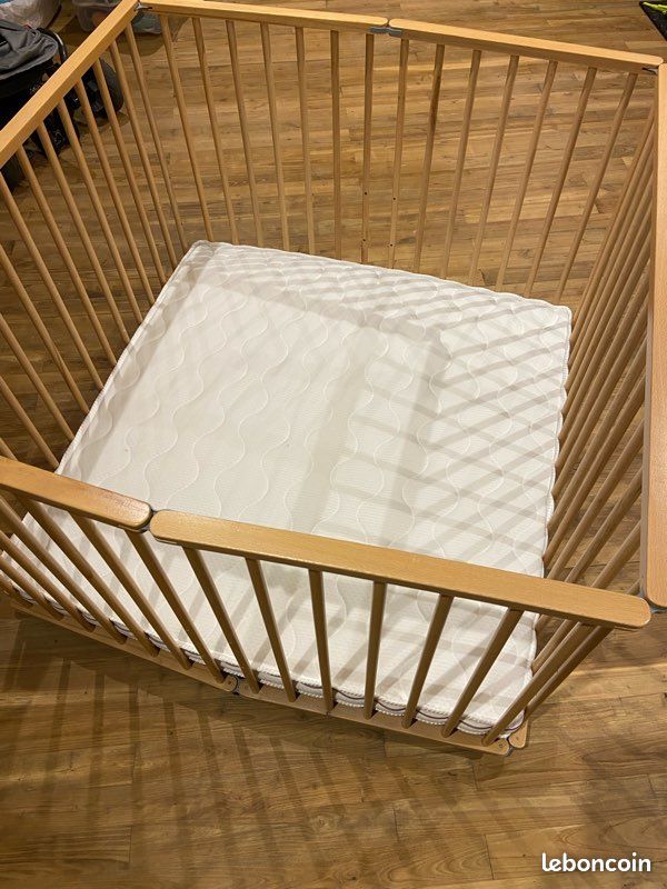 Parc en bois bébé, Matelas Morphée et Drap Housse Très bon état