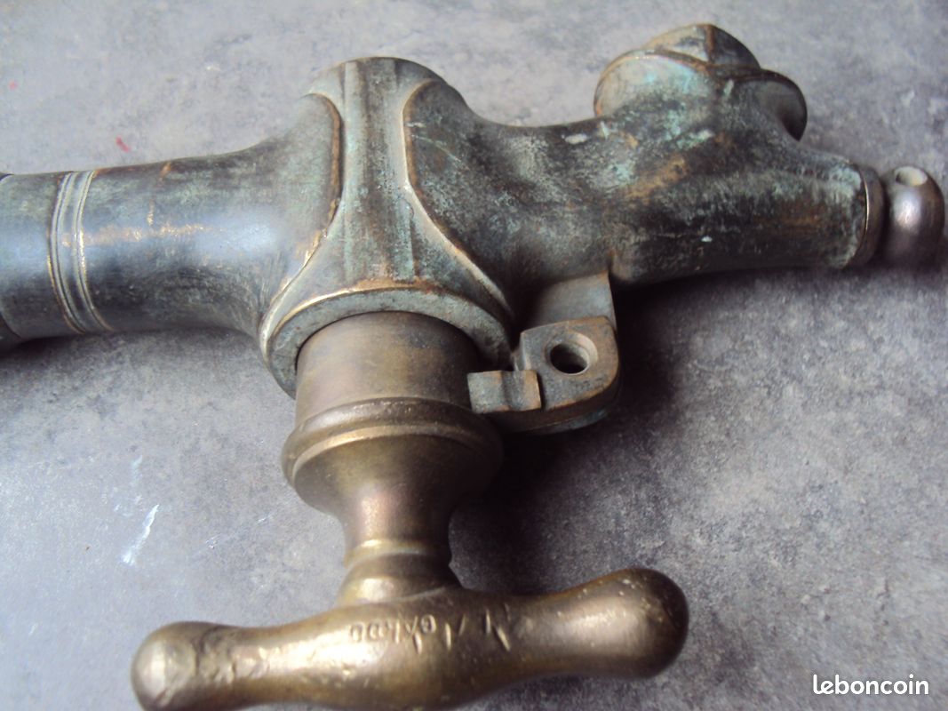 ANCIEN ROBINET DE tonneau en bronze ou laiton cave vigneron œnologie de