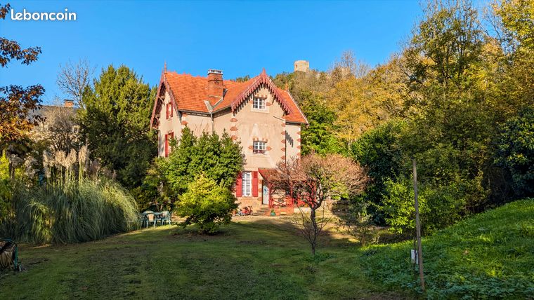 Maison 10 pièces 263 m²