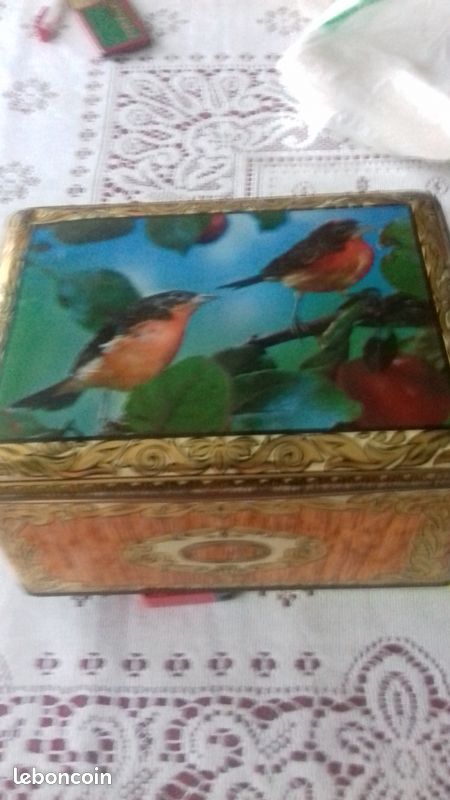 Boîte en fer décorée oiseaux ancienne (image 1)