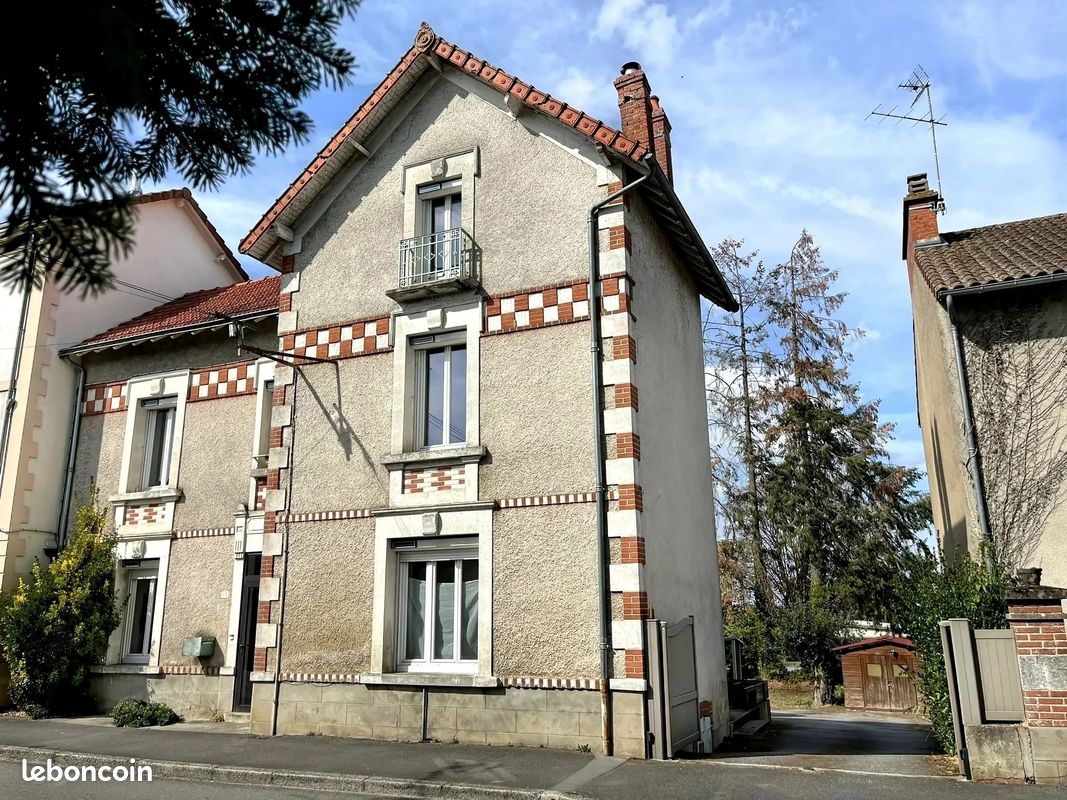 Maison 6 pièces 141 m² · à Bellac · 141 m² · 172 800 €