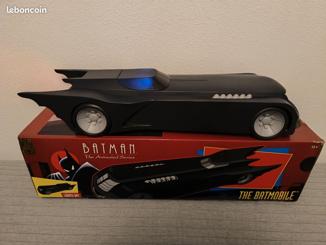 Batmobile Lumineuse Batman The Animated Series – DC Collectibles – 61 Cm – Occasion
