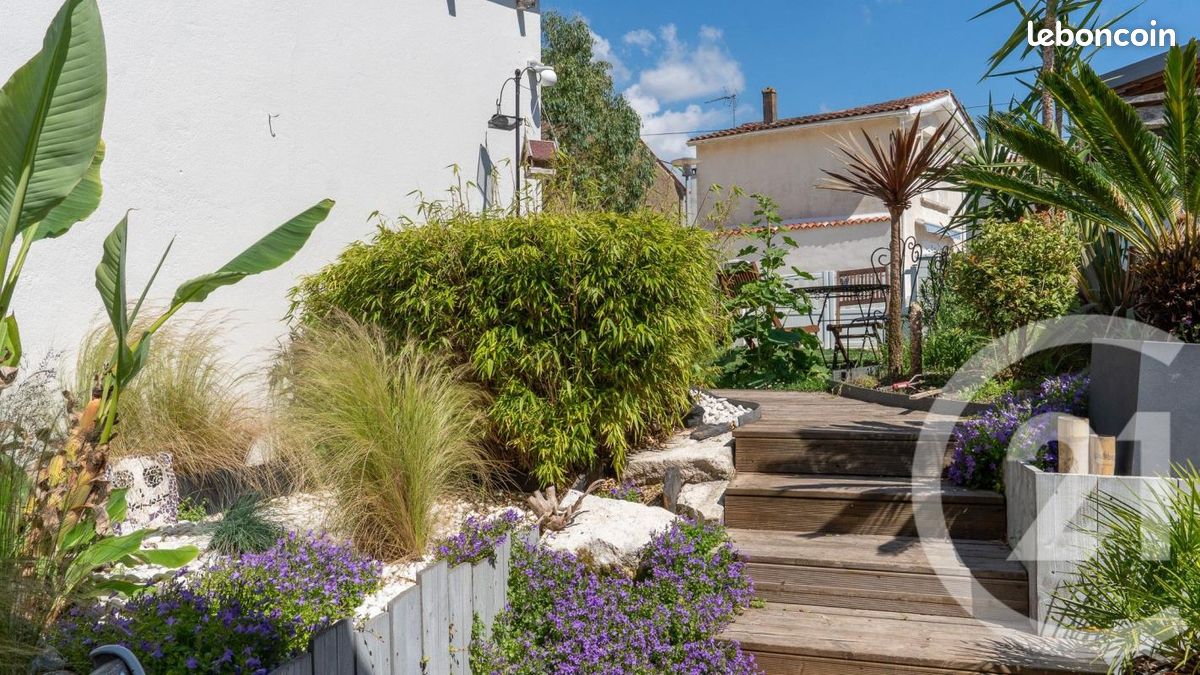 Maison 4 pièces 94 m² · à Semussac · 94 m² · 250 800 €