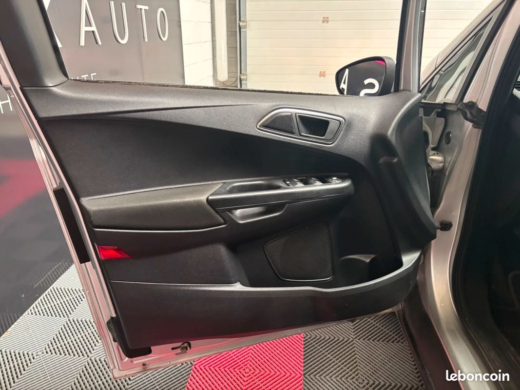 Ford B-MAX B-MAX 1.0 EcoBoost 120 S&S (image 18)