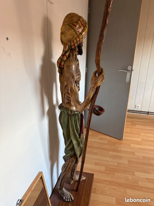 Statut en bois (image 2)