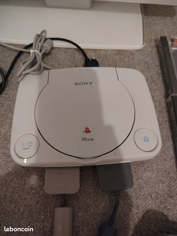 Console Sony PlayStation PS One SCPH-102 PAL 2 manettes 2 jeux carte mémoire bon état (image 10)