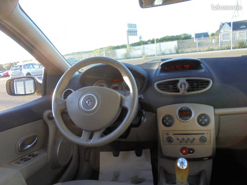 Renault CLIO III 1.5 DCI 85CH EXPRESSION 5P (image 6)