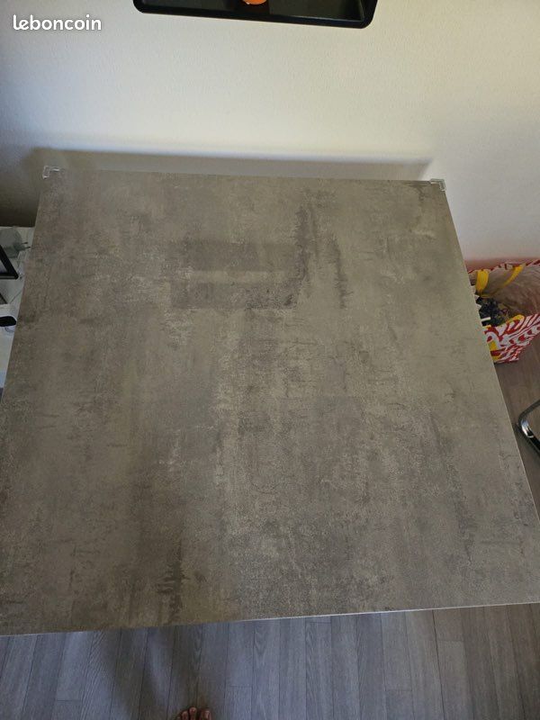 Table gris béton (image 3)