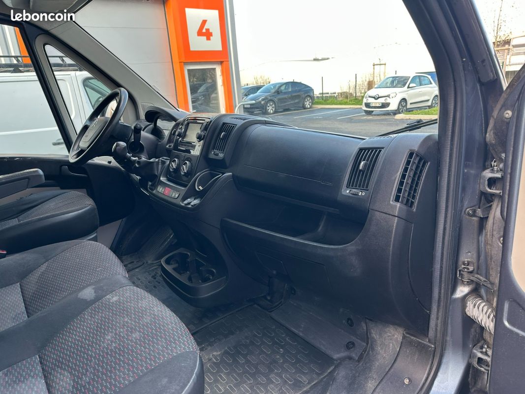 CITROEN JUMPER FOURGON TOLE 35 L2H2 BLUEHDi 160 BVM6 BUSINESS *TVA RECUPERABLE / Distribution Embrayage recent (image 18)