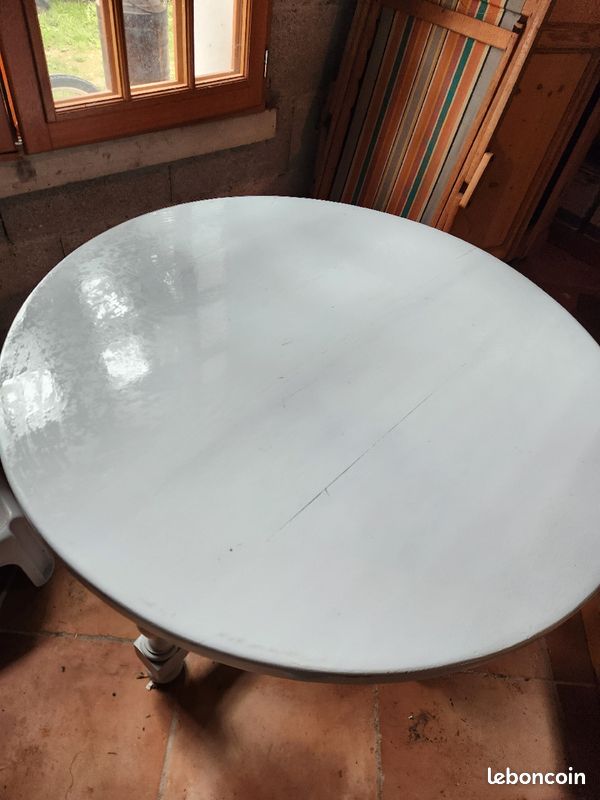 Table bois diamètre 108 cm (image 1)