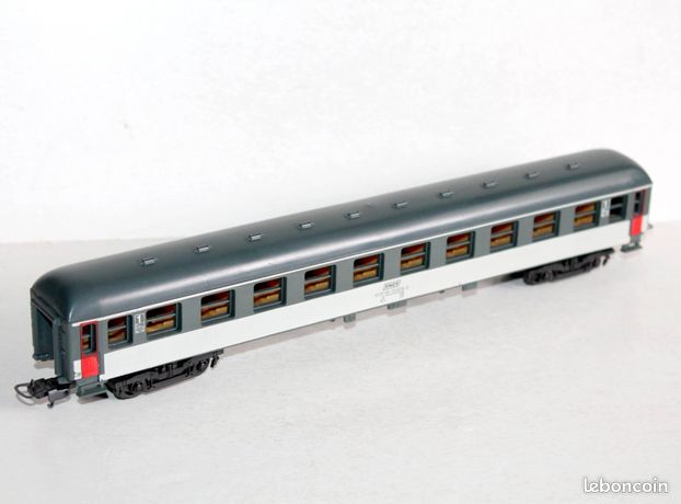 JOUEF VOITURE voyageurs 1ère Classe Am SBB-CFF (Suisse) type RIC-UIC