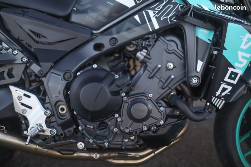 YAMAHA MT09 890 cm3 2024 - AKRAPOVIC - SUPPORT PLAQUE COURT (image 7)